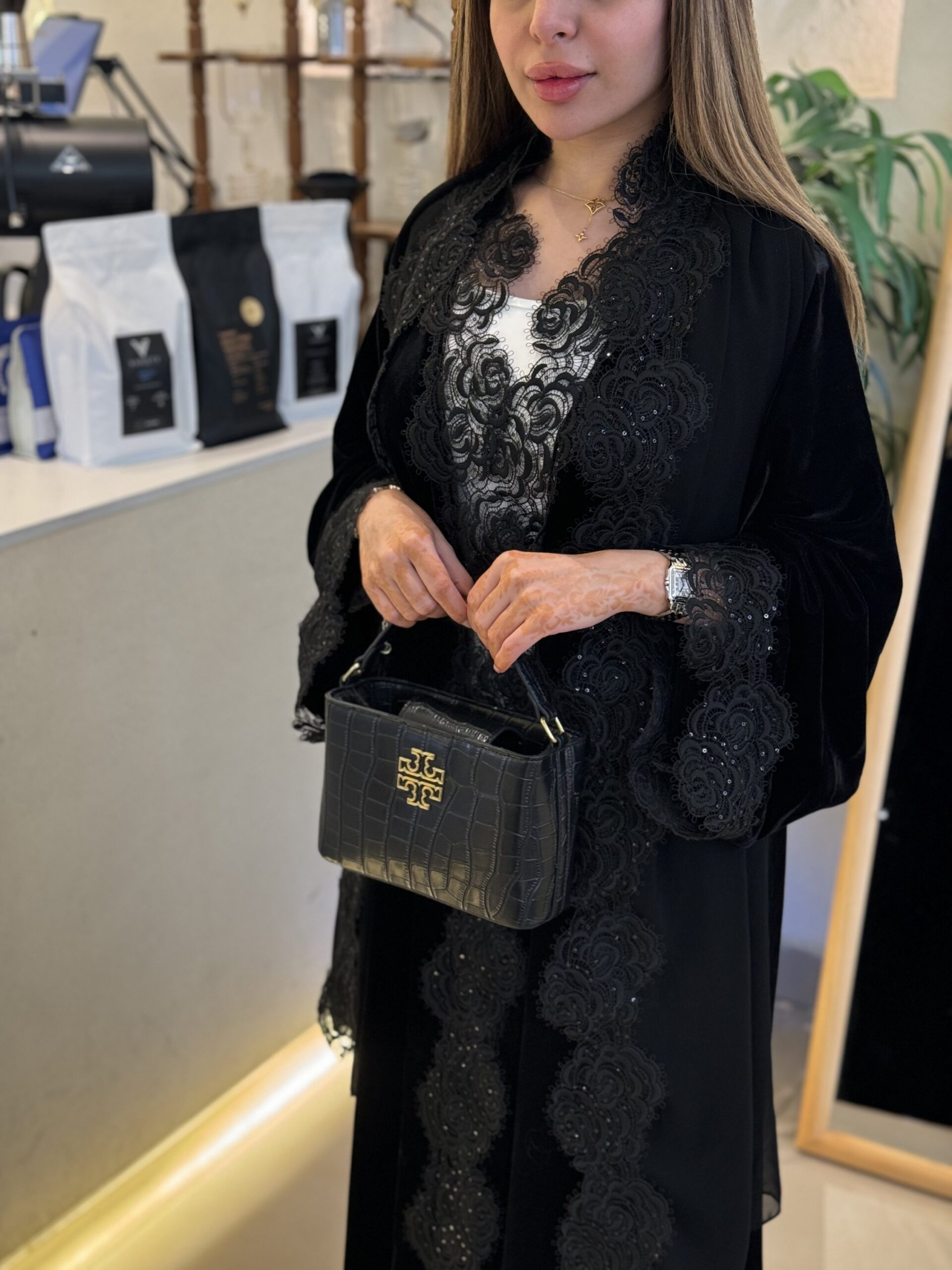 A100 - velvet abaya - Image 4