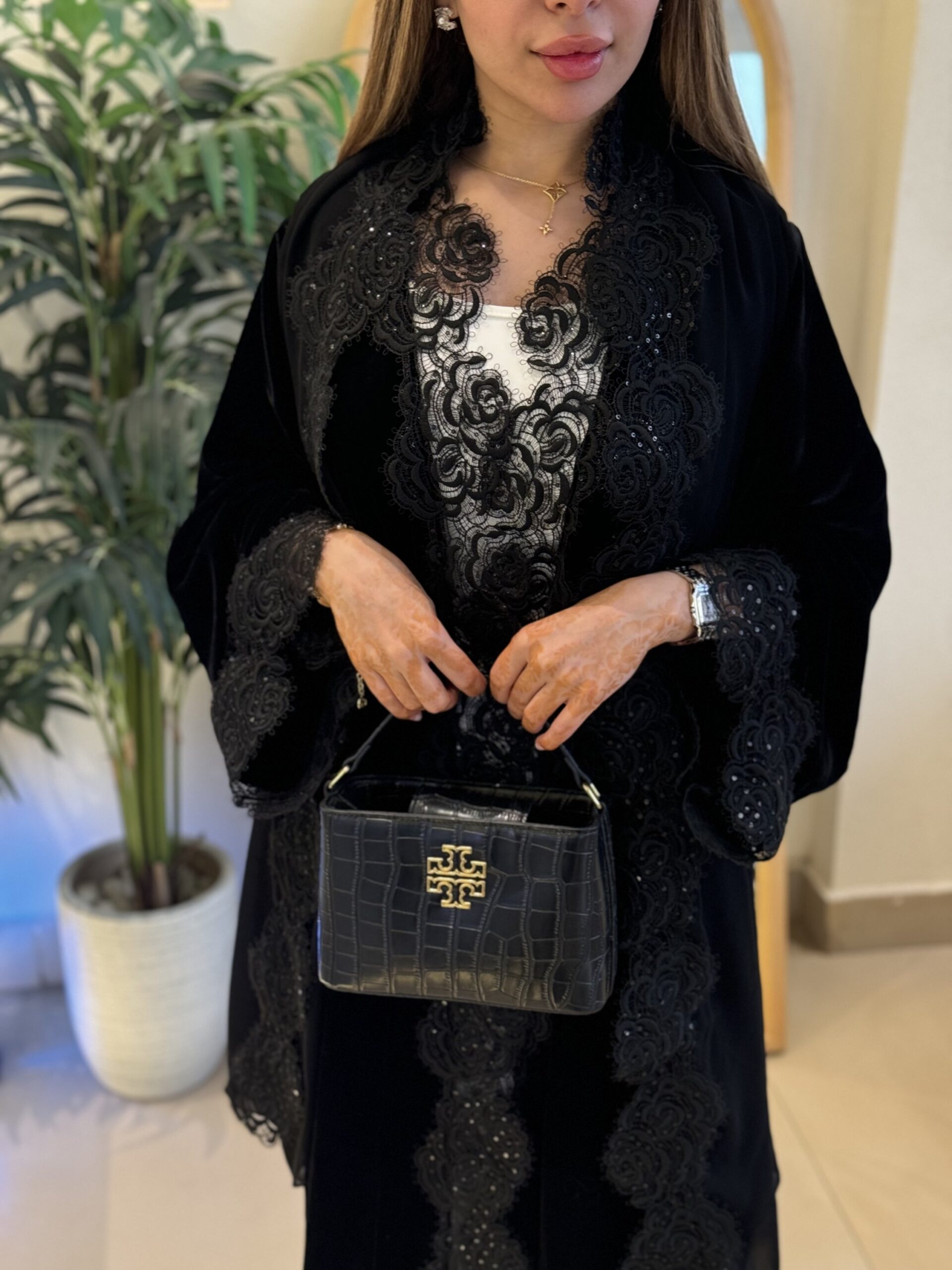 A100 - velvet abaya - Image 3