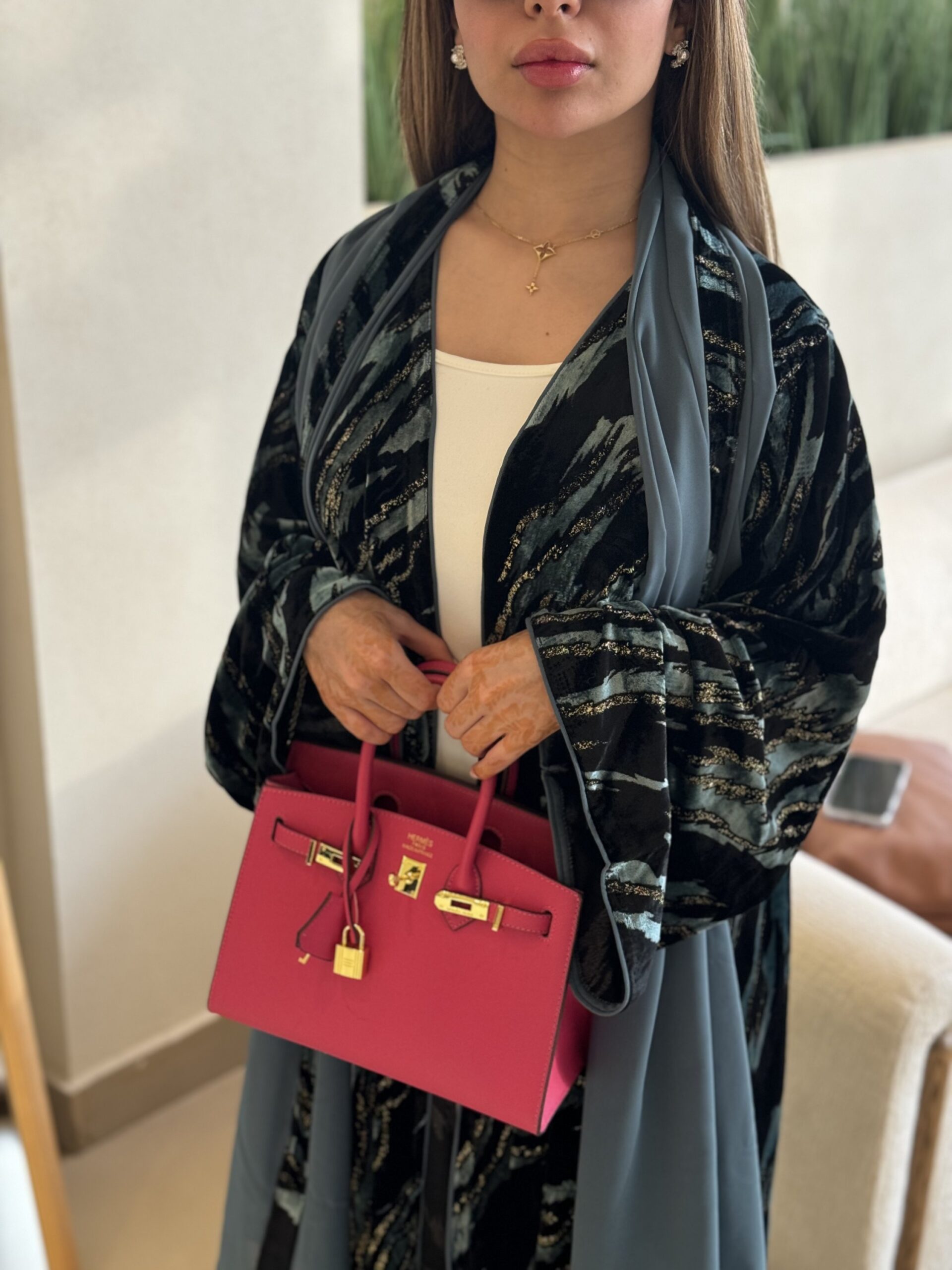 A110-velvet abaya - Image 3