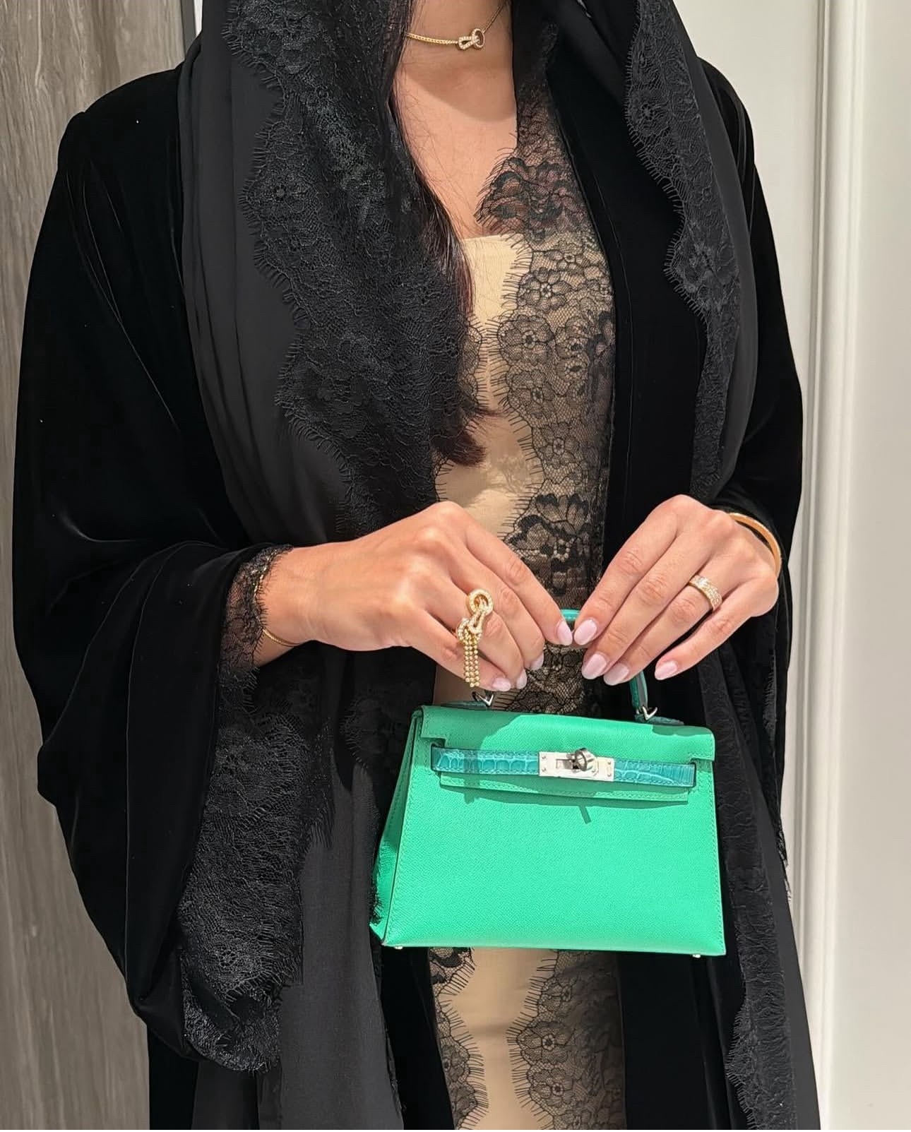 A048 - Velvet abaya