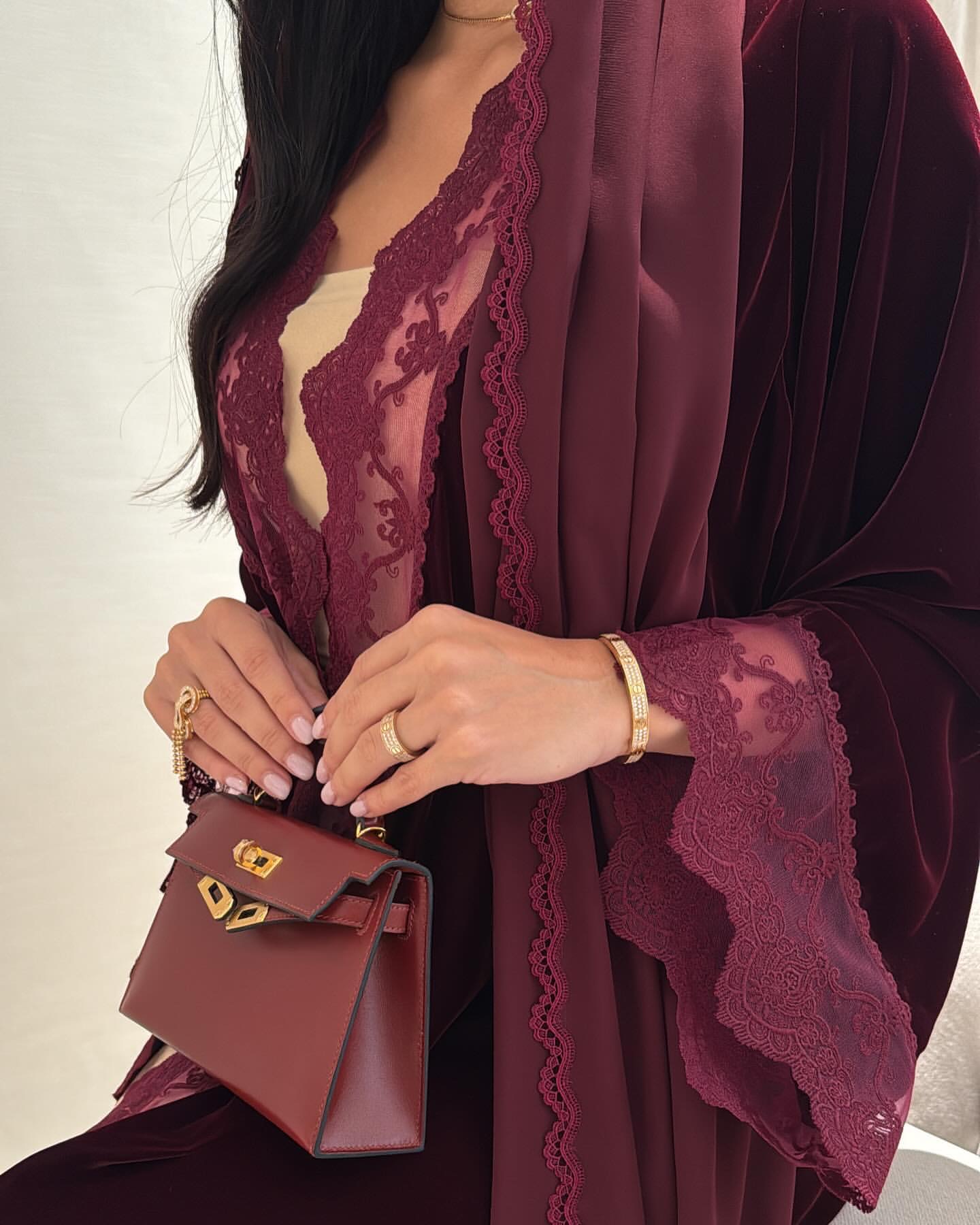 A096-Velvet Abaya - صورة 3