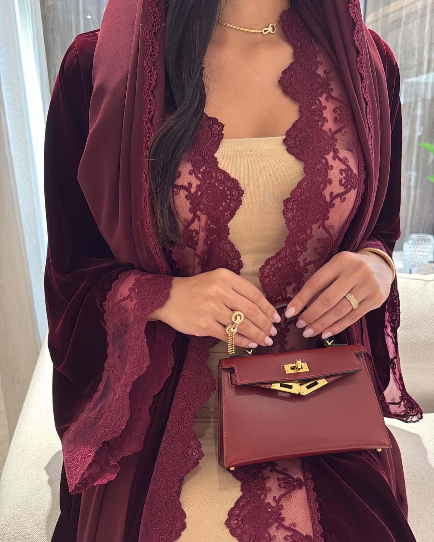 A096-Velvet Abaya - صورة 4